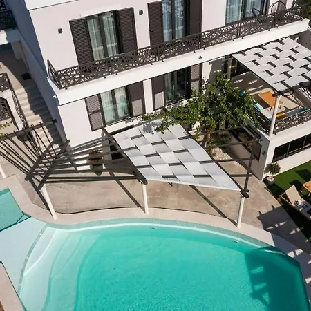 فيلة In With Swimming Pool زادار