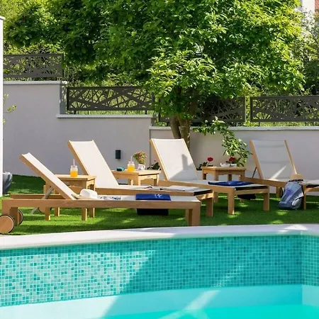In With Swimming Pool فيلة زادار